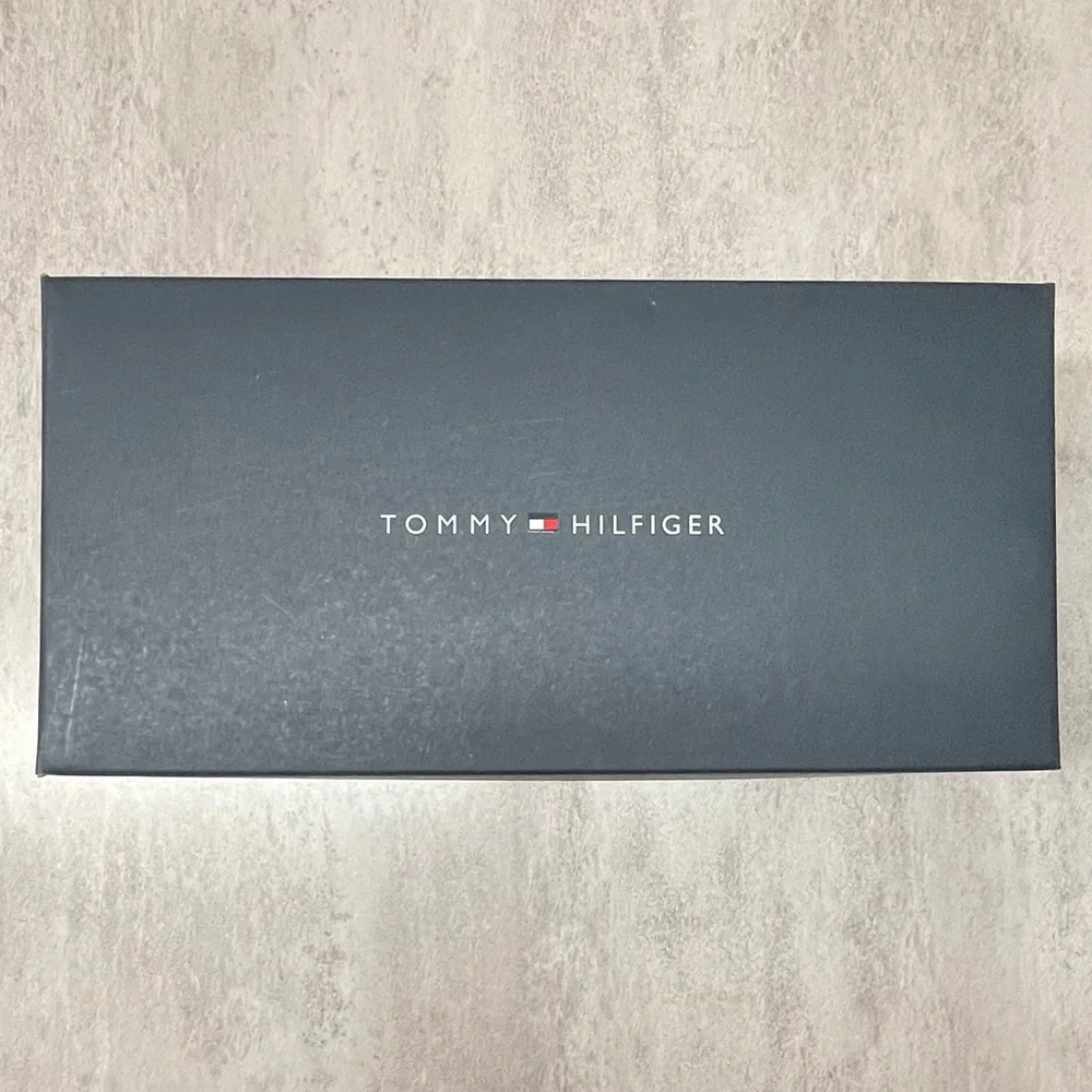 Tommy Hilfiger Black and Tan Sandals Toe Tong Buckle Gold Hardware size 9 - Picture 5 of 8